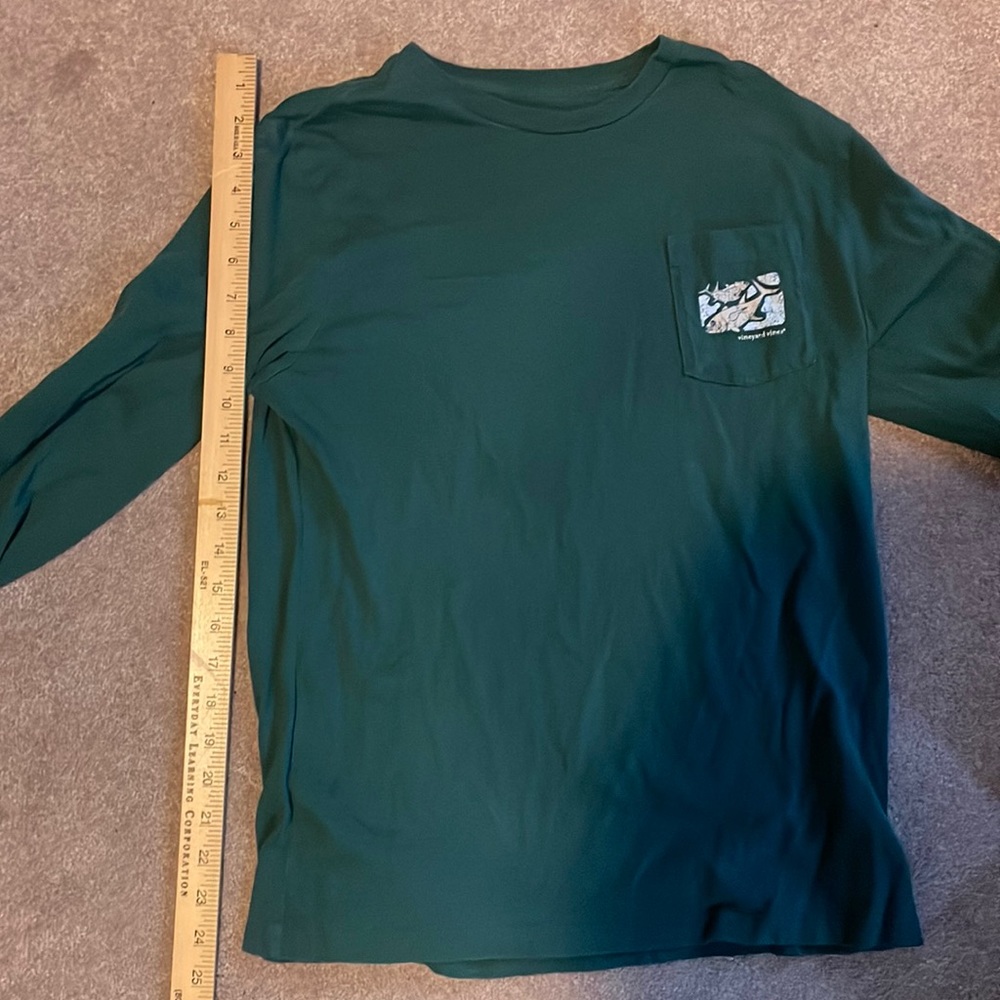 Dark green vineyard vines tuna long sleeve